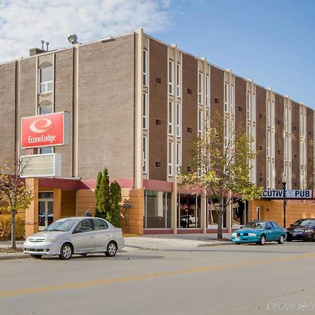 Wingate By Wyndham Sheboygan Hotel Exterior photo