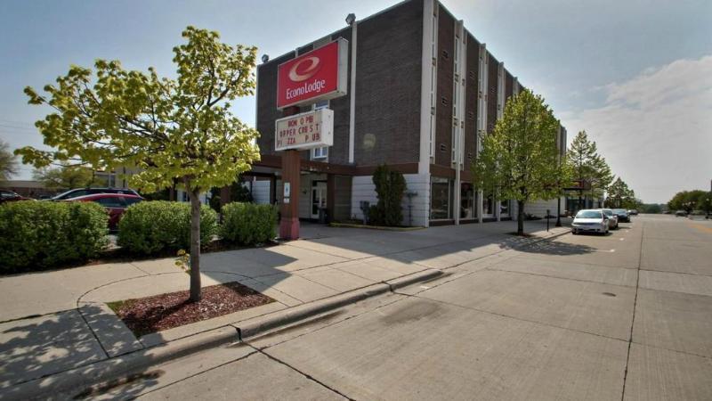 Wingate By Wyndham Sheboygan Hotel Exterior photo