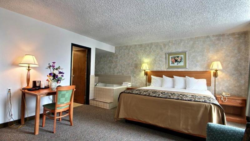 Wingate By Wyndham Sheboygan Hotel Exterior photo